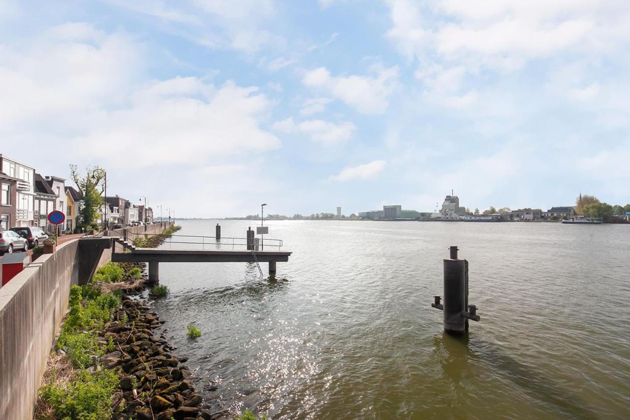 Lekkerkerk De Kapiteinshut Aan De Rivier Met Xl Ligbad En Sauna מראה חיצוני תמונה